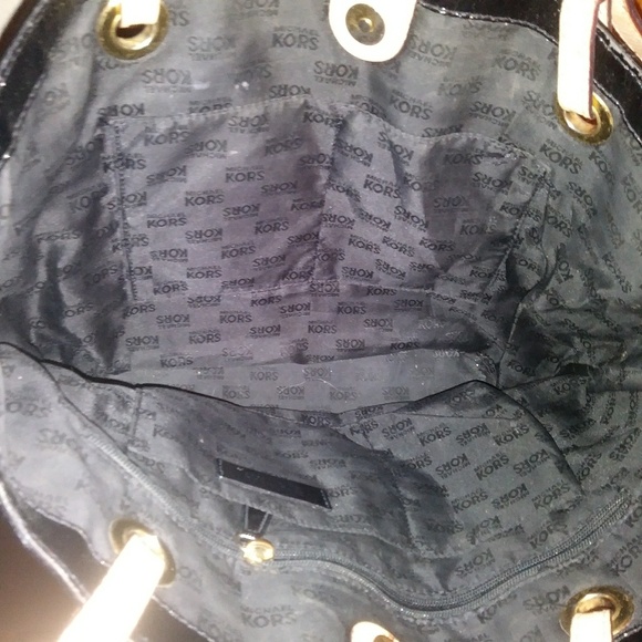 Black Micheal kors purse - Picture 2 of 4